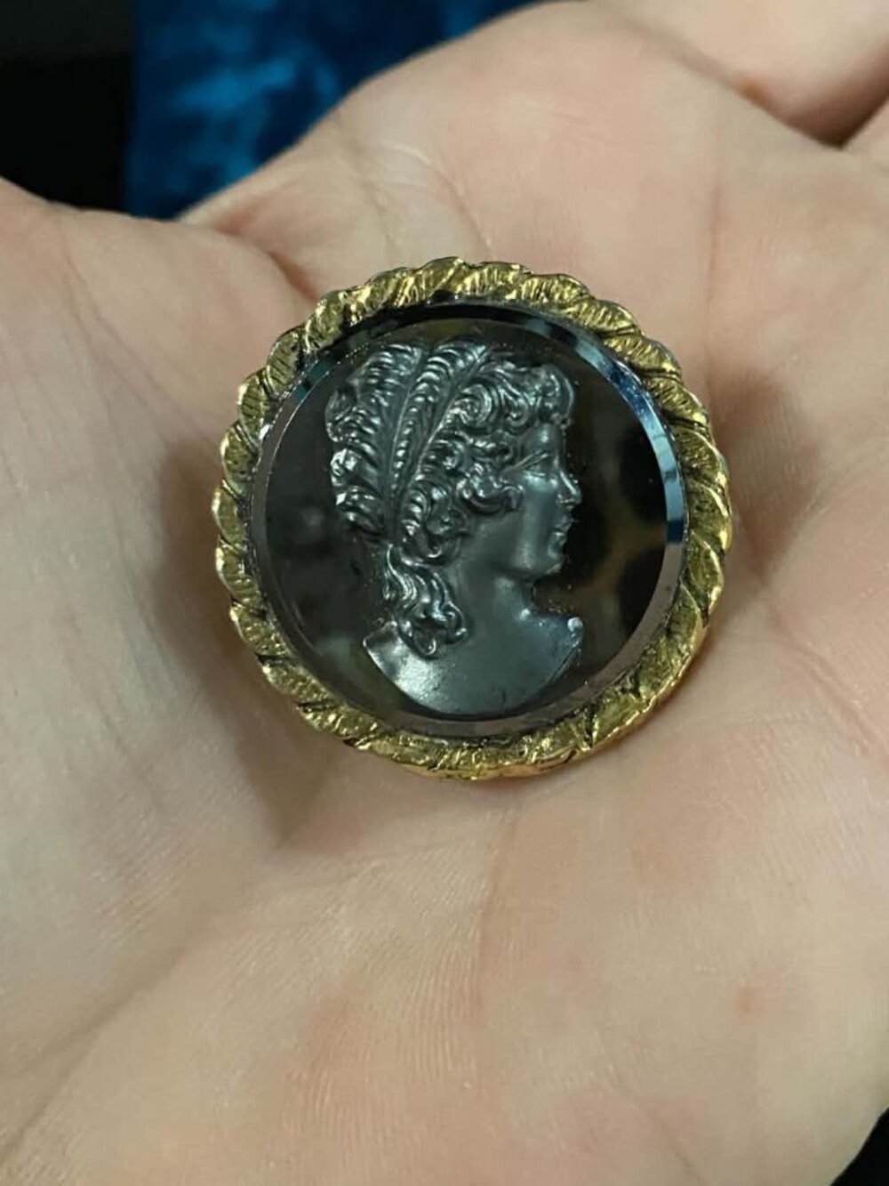 Vintage Black Glass Cameo Classic Profile Round Brooch Victorian Ribbon Border